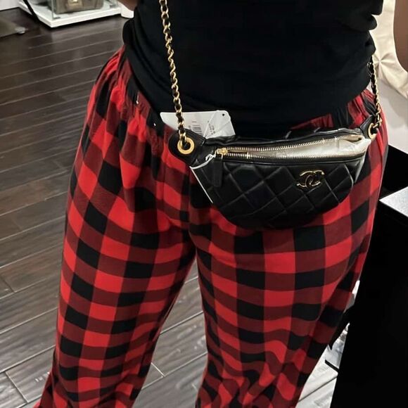 CHANEL Black Quilted Crossbody Bag - Picture 9 of 11